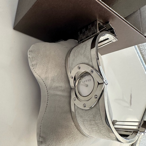 Gucci Women's YA112419 Twirl Two-Tone Stainless steel and Fabric Watch - Picture 7 of 15